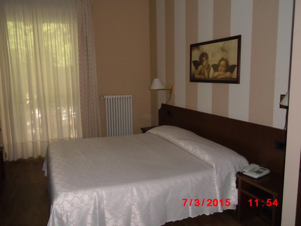 Albergo Ponte Vecchio Cernobbio Szoba fotó