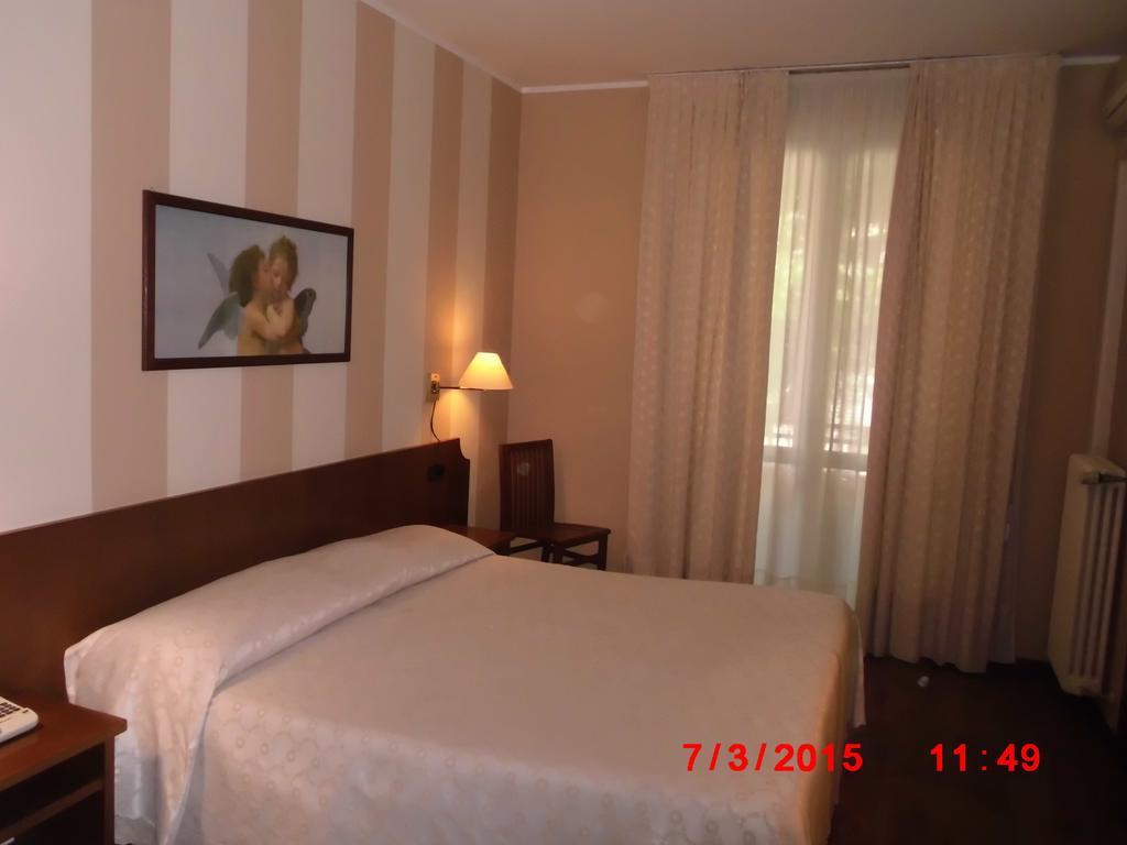 Albergo Ponte Vecchio Cernobbio Szoba fotó